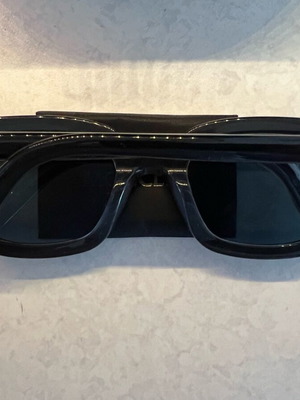 Moncler unisex sunglasses like new, black