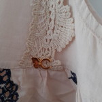 Cento Fashion women's sleeveless blouse new, beige with blue embroidery