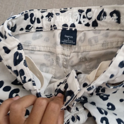 Gap shorts for 3 years old, like new, black and white with pink denim gift