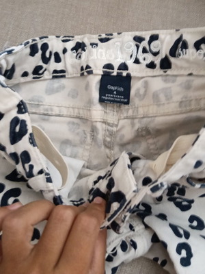 Gap shorts for 3 years old, like new, black and white with pink denim gift