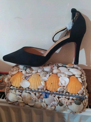 Black high heel with hanging heart new, size 36