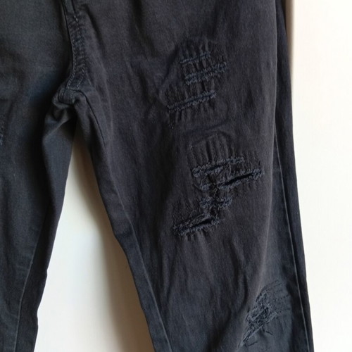Pull & Bear black skinny jeans like new with front rips and frayed hems