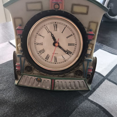 Decorative tabletop clock train Quartz like new