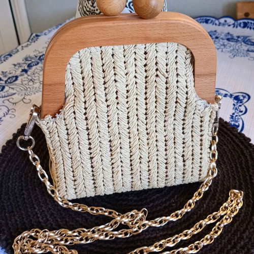 Handmade beige knitted shoulder bag with chain and lining new