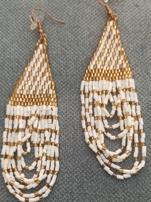 Handmade earrings with beads new, white and gold