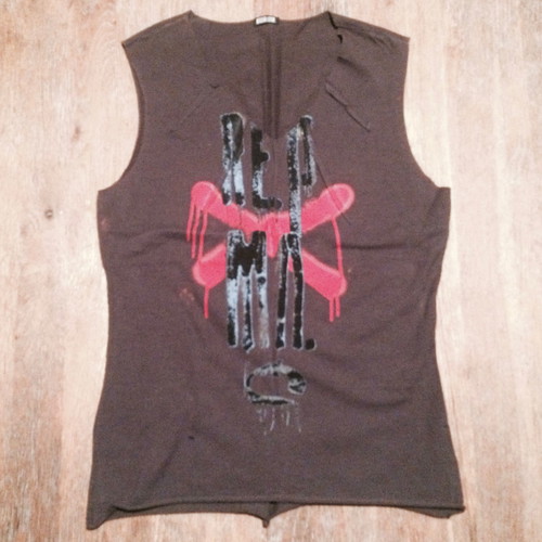 KILLER LOOP SLEEVELESS GREY V NECK - GRAFFITI STYLE STAMP
