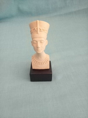 Decorative statue Queen Nefertiti used