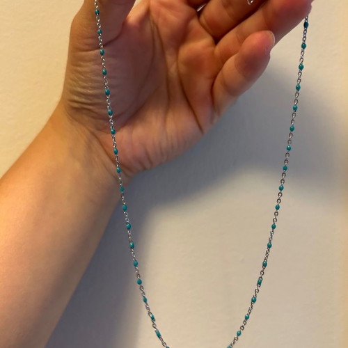 Delicate necklace new with blue details