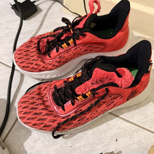 Curry 9 Athletic Shoes size 41 like new, red Under Armour