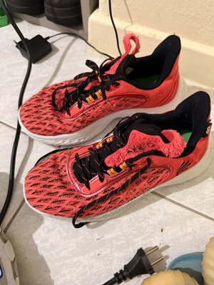Curry 9 Athletic Shoes size 41 like new, red Under Armour