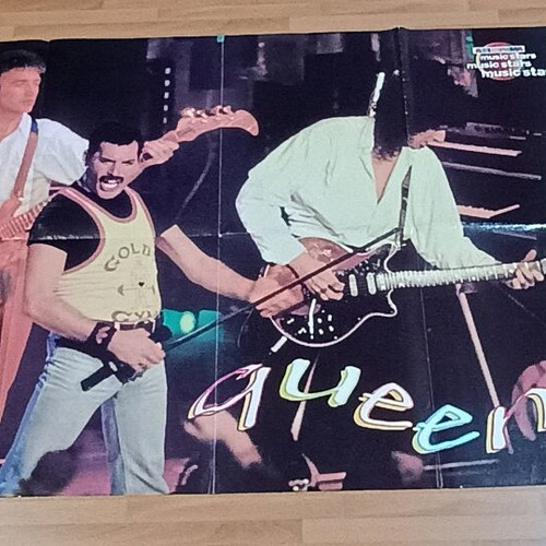 Queen large poster like new with Tori Spelling and Leo DiCaprio