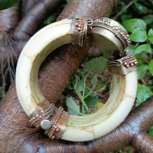 Boho bracelet used with bronze details beige