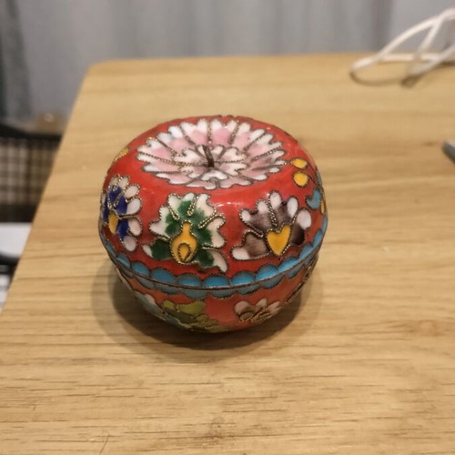 Apple Cloisonne vintage trinket box like new
