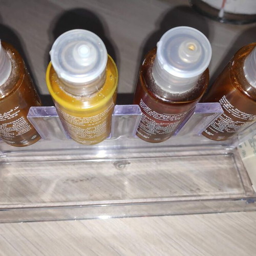 Cosmetic and amenities holder like new, transparent plexiglass