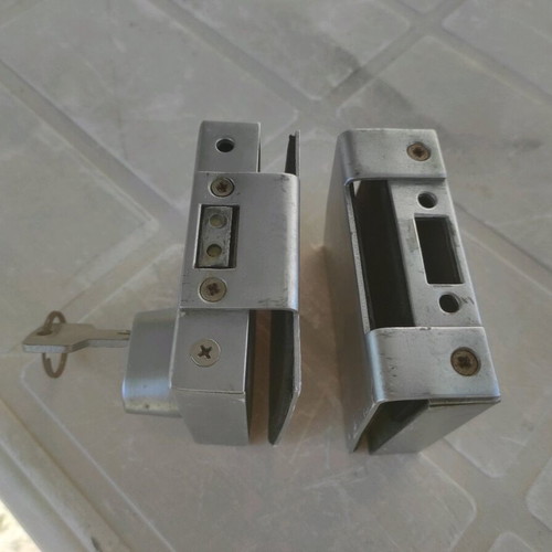 Glass door lock like new for store