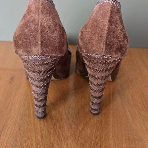 Salvatore Ferragamo women's brown pumps size 36.5 used