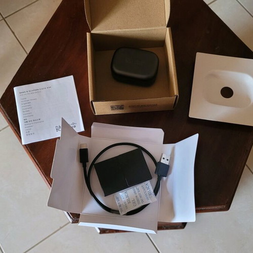 Bang & Olufsen Cisco 950 earbuds new, high-end, noise cancelling