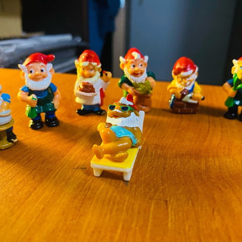 Kinder Surprise 1994 Seven Dwarfs like new