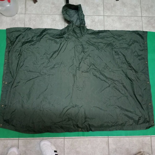 Military waterproof coat new, length 1.40m, width 1.00m