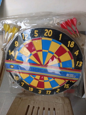 Dartboard with 43cm diameter and six darts new skill game for adults