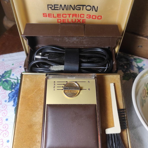 Vintage Remington Paris Selectric 300 Deluxe Electric Shaver 1960 like new