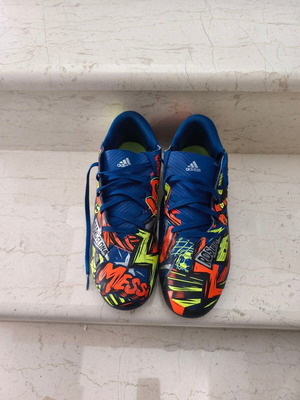 Adidas Messi ποδοσφαιρικά παπούτσια νούμερο 44 σαν καινούργια, πολύχρωμα