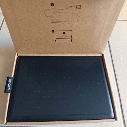 One by Wacom Small Graphic Tablet new, with pen and accessories