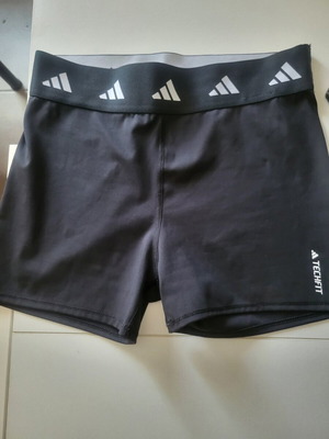 Adidas black shorts leggings size M like new