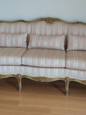 Louis Kenz sofa used with pink and white silk fabric