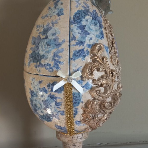 Easter egg handmade with built-in clock, new