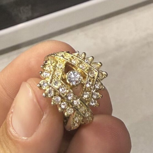 Gold ring 18 carat like new
