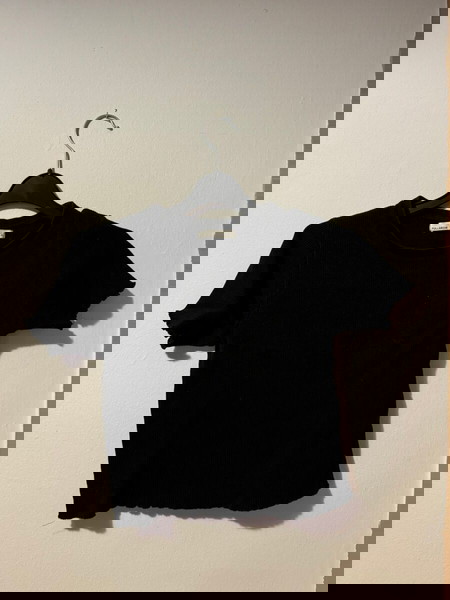 Plain black t-shirt