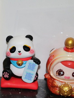Μινιατούρες αρκουδάκι Panda και κοριτσάκι ψάρι koi σαν καινούργιες