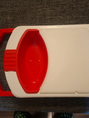 Multipurpose sink colander with cutting surface like new