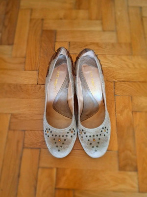 Γόβες μπεζ καφέ με χοντρό τακούνι Νο 41 σαν καινούργιες