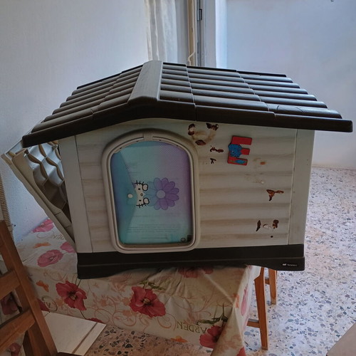 Dog house like new for medium-sized dogs