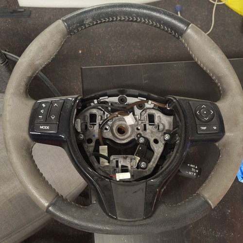 Steering wheel Toyota Yaris P13 1.5 Hybrid NHP130 45100-0D 49027 used