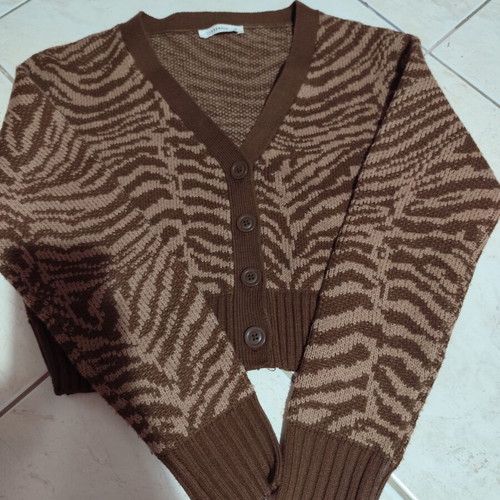 Short knitted cardigan size M like new