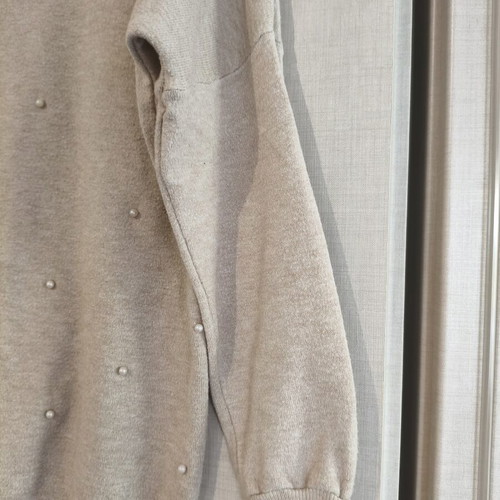 Women's beige knitted sweater with pearls size M like new