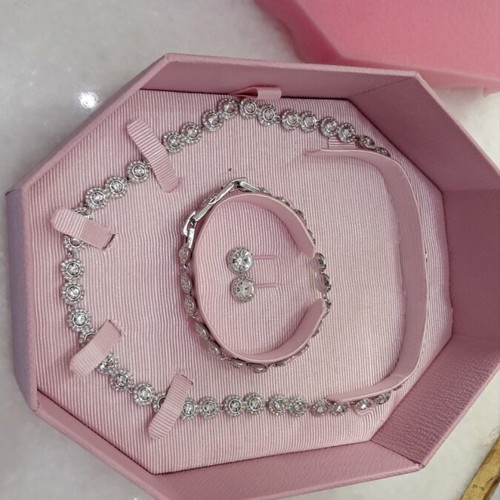 Swarovski Angelic Jewelry Set like new, gray, Pandora