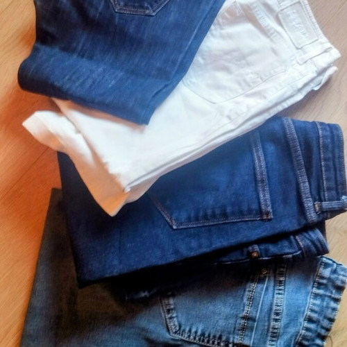 Women's jeans pack of 4, W28L32, like new condition