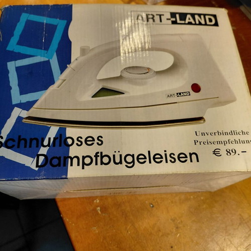 Art Land cordless iron new