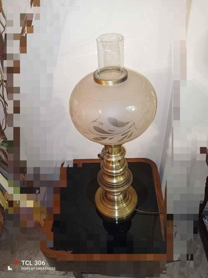 Επιτραπέζιο φωτιστικό σαλονιού μεταχειρισμένο, σετ 2, μπρούτζινο με ανάγλυφο γυαλί