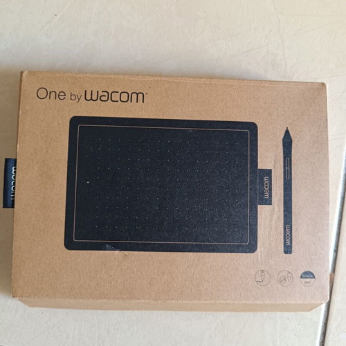 One by Wacom Small Graphic Tablet new, with pen and accessories