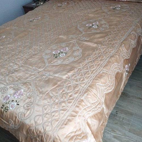 Vintage bridal quilt set with caramel pillow satin champagne