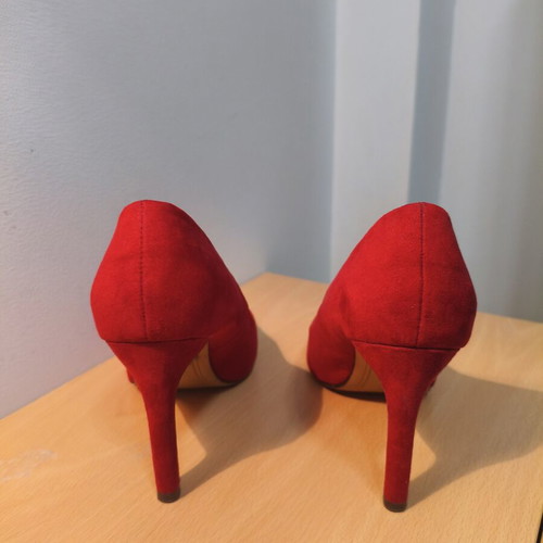 Stradivarius red suede pumps size 38 like new