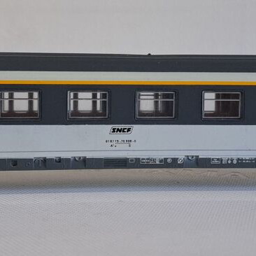 Lima HO SNCF 2 Corail passenger coaches like new