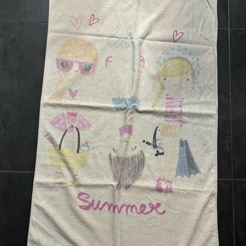 Children's towel used with girls' summer design