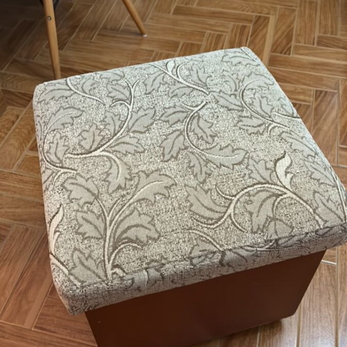 Storage bench like new with wheels