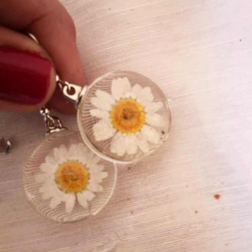 Earrings with dried daisies in resin liquid glass new